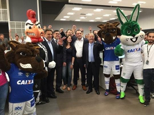 Presidentes e mascotes de Amrica, Atltico e Cruzeiro foram  fbrica da Fiat, em Betim, onde firmaram acordo comercial