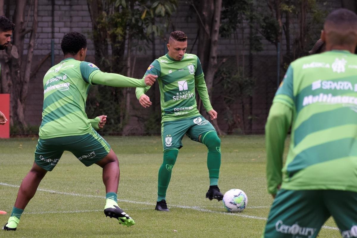 O Amrica treinou nesta tera-feira (22) no CT do So Paulo, na capital paulista, visando o confronto contra o Palmeiras, pela Copa do Brasil. O duelo de ida das semifinais ser disputado no Allianz Parque, tambm em So Paulo, s 21h30 desta quarta-feira (23).