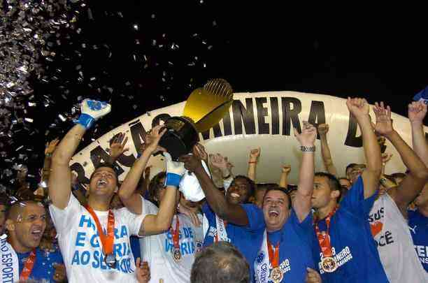 Em 2008, Fbio ergueu o trofu do Campeonato Mineiro, depois de goleada por 5 a 0 sobre o Atltico na final.