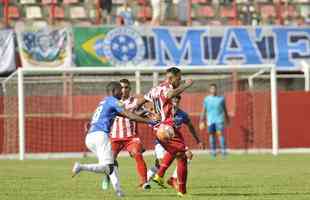 Fotos do duelo entre Villa Nova e Cruzeiro, neste domingo