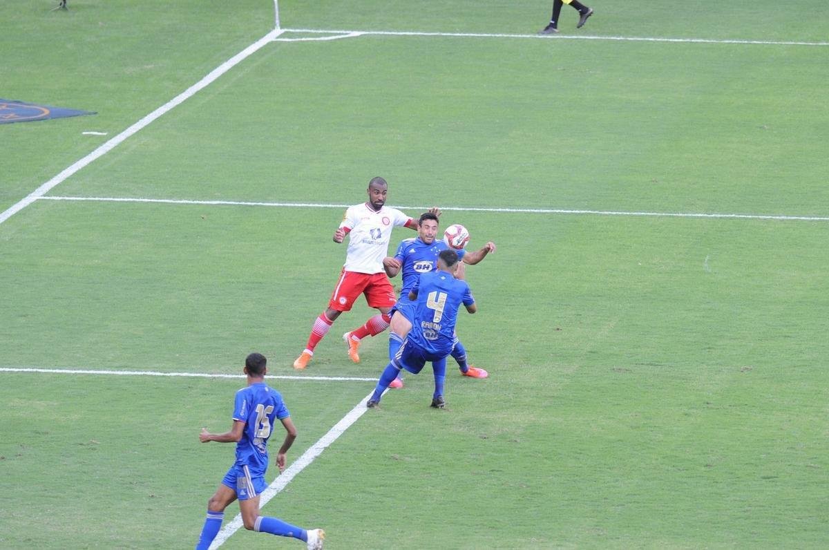 Fotos do empate por 0 a 0 entre Cruzeiro e Tombense, no Mineiro, em Belo Horizonte, pela sexta rodada do Campeonato Mineiro de 2021. Goleiro cruzeirense Fbio pegou um pnalti cobrado por Paulinho Dias e evitou o revs.