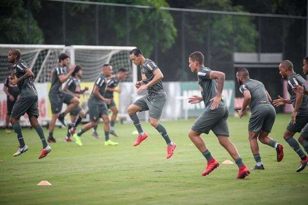 Em busca de reação na Libertadores, Atlético treinou na tarde deste domingo, na Cidade do Galo, antes de viagem para Montevidéu, local da partida contra Nacional