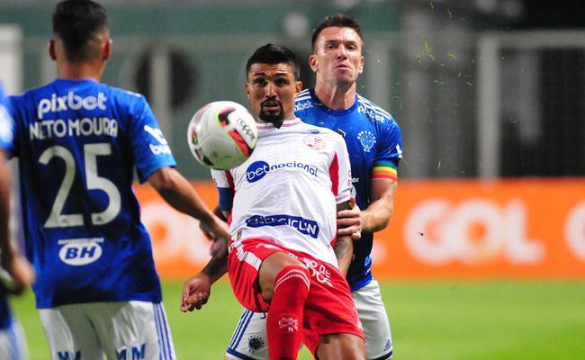 O Cruzeiro venceu o Nutico por 4 a 0, no Independncia, em Belo Horizonte, pela 26 rodada da Srie B