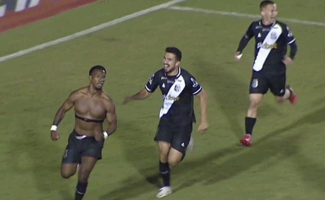 Ribamar, ex-Vasco, marcou o segundo gol da Ponte Preta contra o Londrina