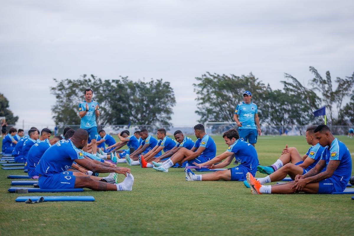 Treino do Cruzeiro nesta segunda-feira, na Toca da Raposa II. Time de Rogrio Ceni enfrenta o Cear na quarta-feira, s 19h30, no Castelo, em Fortaleza, pela 21 rodada do Campeonato Brasileiro