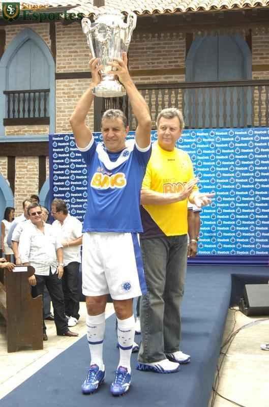Em 2011, durante lançamento de nova linha de uniformes, Cruzeiro reuniu pela primeira vez todos os campeões da Taça Brasil de 1966 sobre o Santos de Pelé.