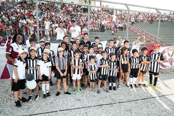 Torcedores do Atlético na partida contra o Patrocinense, no Estádio Pedro Alves do Nascimento, em Patrocínio, pelo Campeonato Mineiro