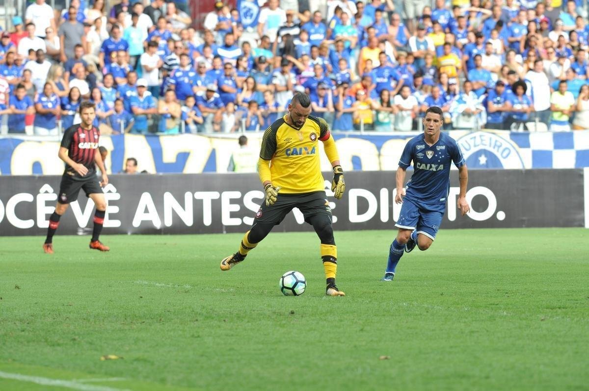 Fotos do jogo entre Cruzeiro e Atltico-PR, no Mineiro, pela 32 rodada do Brasileiro