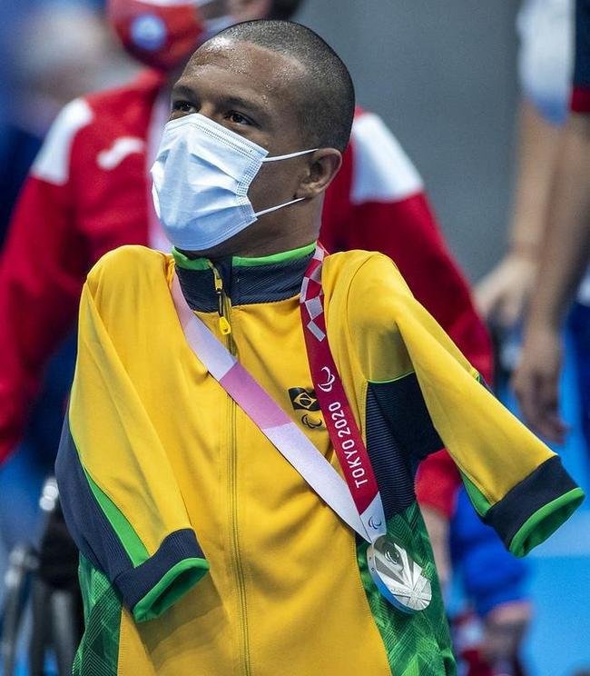 Gabriel Ara�jo faturou a prata nos 100m costas da classe S2 da nata��o