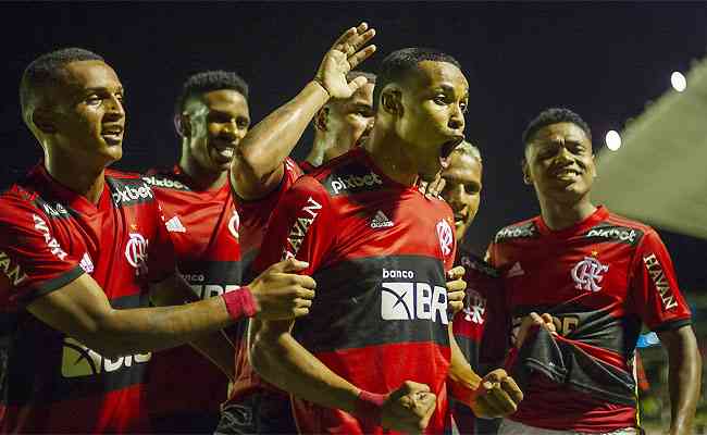 Com dois gols do jovem Lázaro, Flamengo bate a Portuguesa-RJ no Luso-Brasileiro 