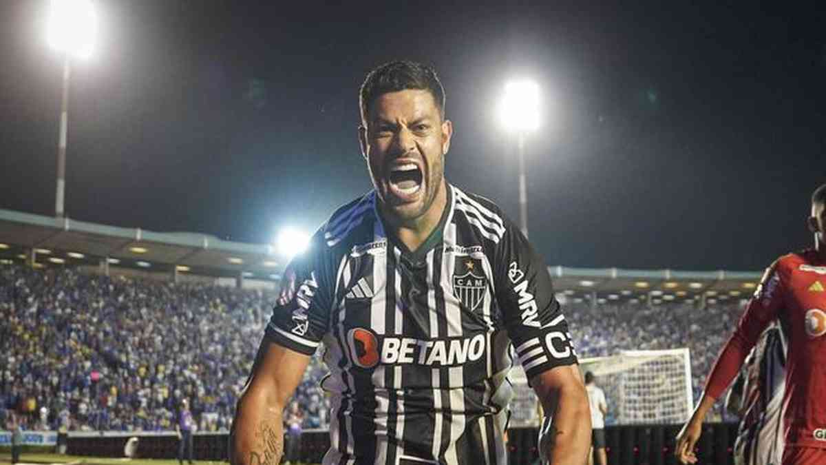 Hulk marca pela segunda vez dois gols de falta no mesmo jogo