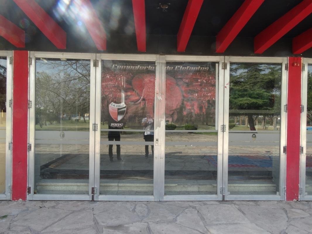 Construdo em 1946, o Cemitrio de Elefantes foi onde o Coln venceu o Santos de Pel, a Seleo Argentina, o Pearol, ento campeo mundial, e os poderosos River Plate e Boca Juniors