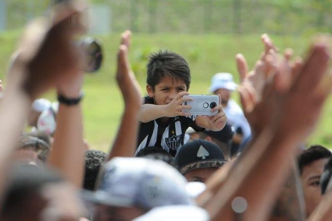 Imagens da chegada de Diego Tardelli