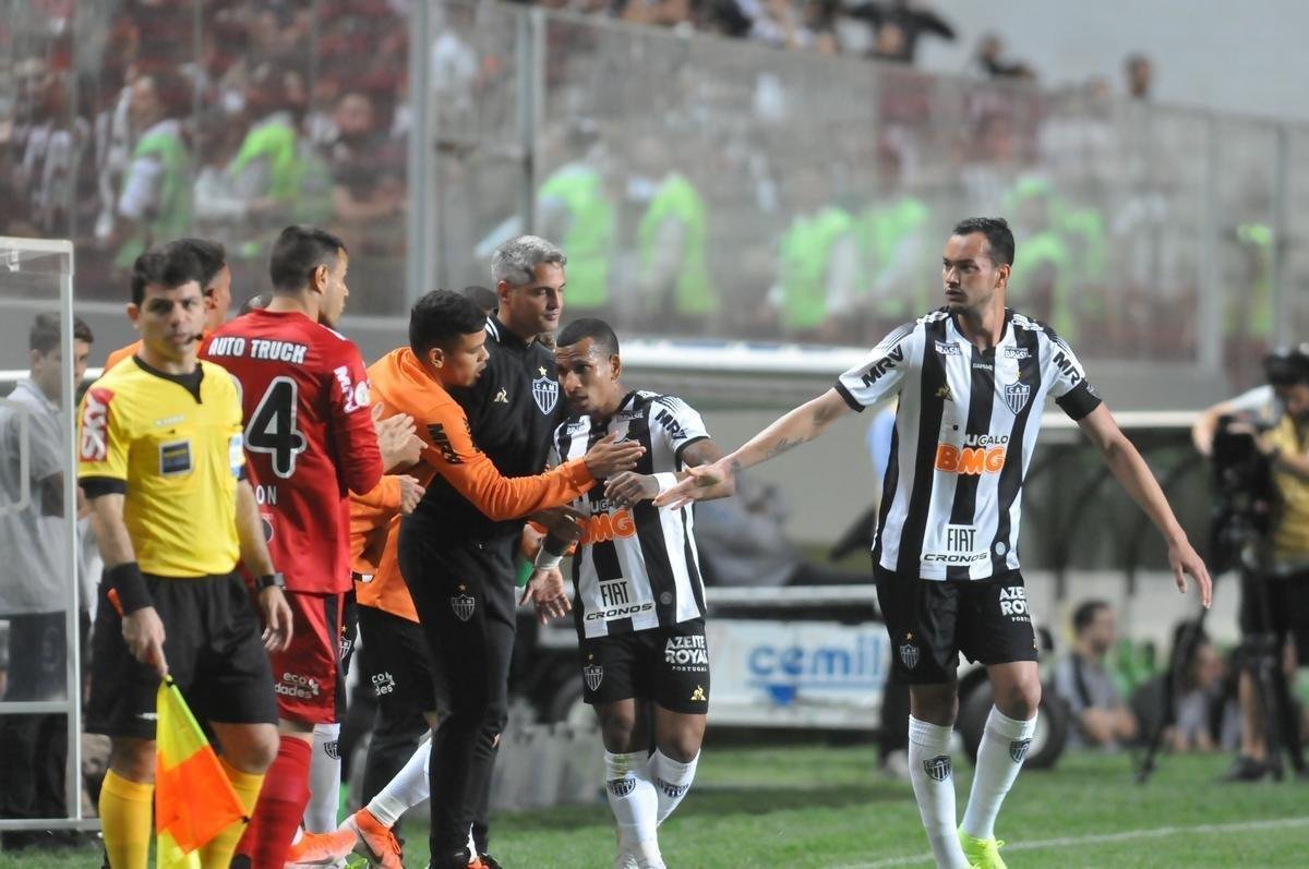 Fotos da vitria do Atltico sobre o Cear, por 2 a 1, no Independncia, com gols de Otero e Luan. Thiago Gallhardo descontou para os cearenses