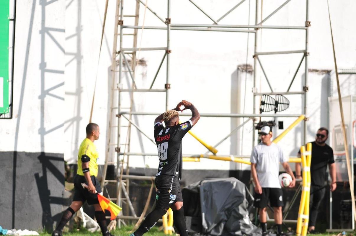 Fotos do jogo entre Athletic x Atltico, pelo Campeonato Mineiro