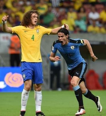 Brasil abre 2 a 0, mas Uruguai reage e busca empate na Arena Pernambuco