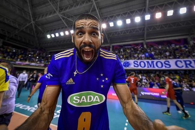 Fotos da festa do Cruzeiro com a vitria sobre o Civitanova e a conquista do tetracampeonato mundial de vlei, em Betim