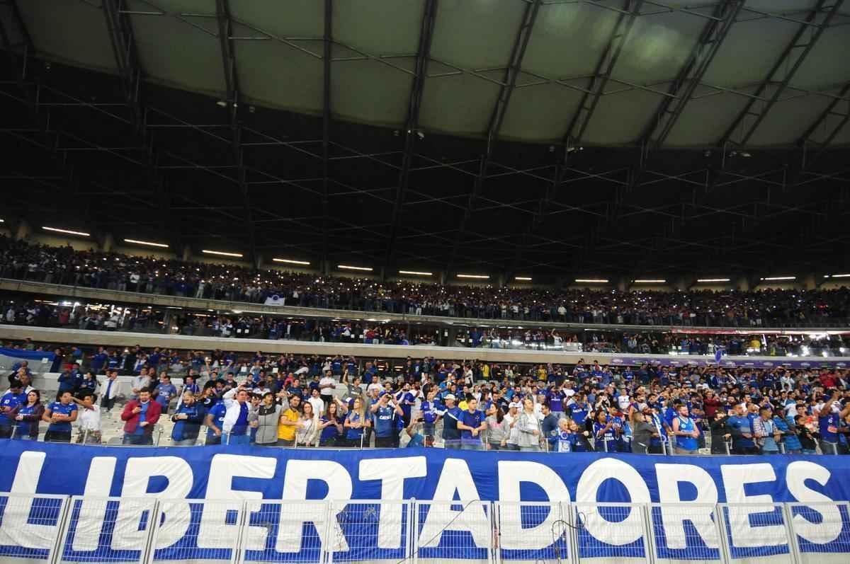 Torcida do Cruzeiro lotou o Mineiro em duelo com o Grmio pela semifinal da Copa do Brasil
