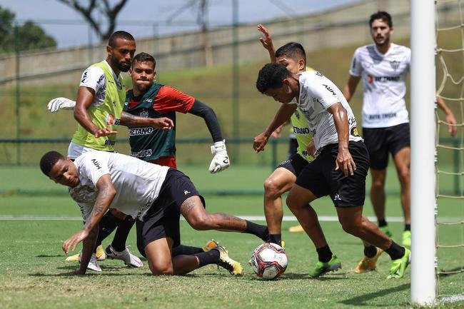 Depois da derrota para a Caldense, por 2 a 1, em Poos de Caldas, jogadores do Atltico voltaram ao trabalho nesta sexta-feira na Cidade do Galo.