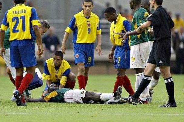 Marc-Vivien Fo: o meio-campista de 28 anos teve  colapso e morreu em campo na vitria de Camares sobre a Colmbia, pela semifinal da Copa das Confederaes de 2003. Posteriormente, foi revelado que Fo sofria de cardiomiopatia hipertrfica