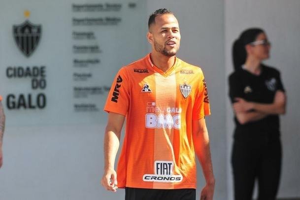 Tcnico Rodrigo Santana comandou treino nesta tera-feira  tarde, na Cidade do Galo, e definiu o time do Atltico para enfrentar o Coln, na Argentina, pela semifinal da Copa Sul-Amercana: Cleiton; Patric, Igor Rabello, Rver e Fbio Santos; Z Welison e Elias; Char, Vincius e Cazares; Franco Di Santo.