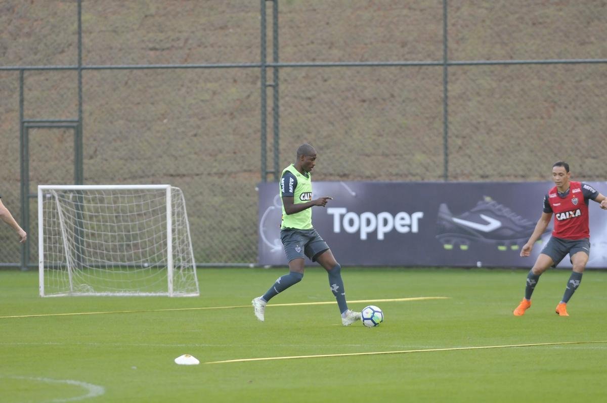 Yimmi Char, David Terans e Denlson participaram do treino em campo pela primeira vez