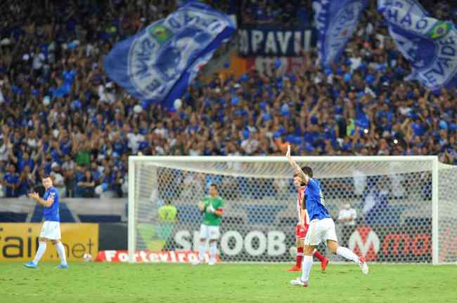 Joguem com raça e amor: torcida envia mensagens de incentivo ao time do  Cruzeiro - Superesportes