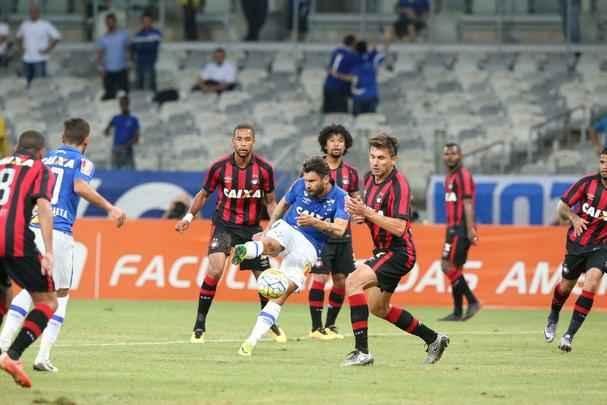 Fotos da partida entre Cruzeiro e Atltico-PR no Mineiro