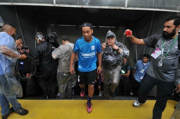 Fotos do 'Game of Dreams', jogo festivo dos Amigos do Ronaldinho contra os Amigos do Penta