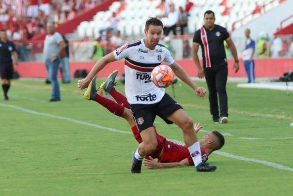 No terceiro clássico entre as equipes no ano, manteve-se o equilíbrio. Ao todo, nos confrontos, são três empates