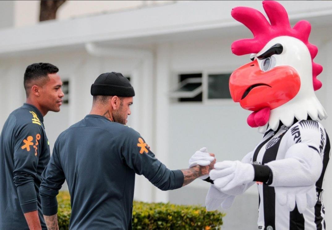 Atltico montou varal com camisas personalizadas para receber jogadores da Seleo Brasileira na Cidade do Galo