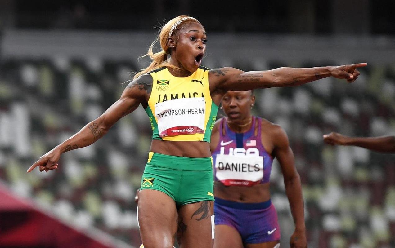 Fotos espetaculares da vitria da jamaicana Elaine Thompson-Herah nos 100m rasos dos Jogos Olmpicos de Tquio com o tempo de 10s61. A velocista quebrou o recorde olmpico e comandou o pdio jamaicano ao lado de Ann Fraser-Pryce, prata, e Shericka Jackson, bronze.