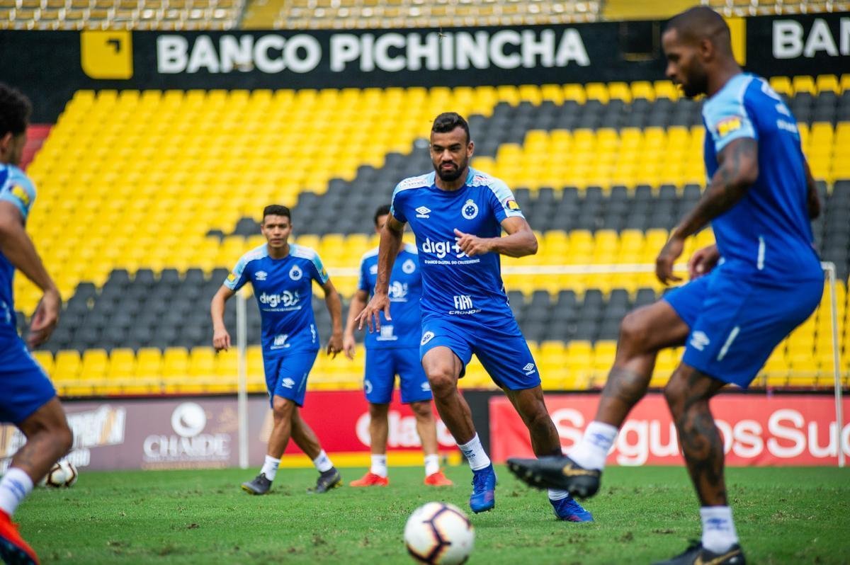 Fotos do treino do Cruzeiro no Estdio Monumental Isidro Romero Carbo, em Guayaquil