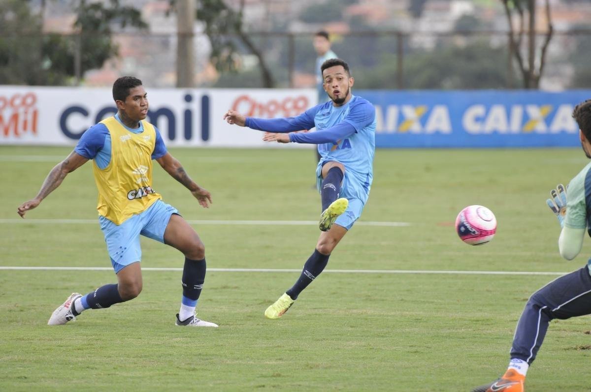 Imagens do treino do Cruzeiro nesta quarta-feira (14), antes do duelo contra o Patrocinense