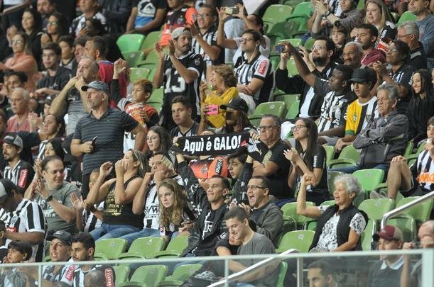 Torcedores de Atltico e Flamengo compareceram ao Horto nesta noite de sbado para assistir ao confronto entre os tradicionais rivais