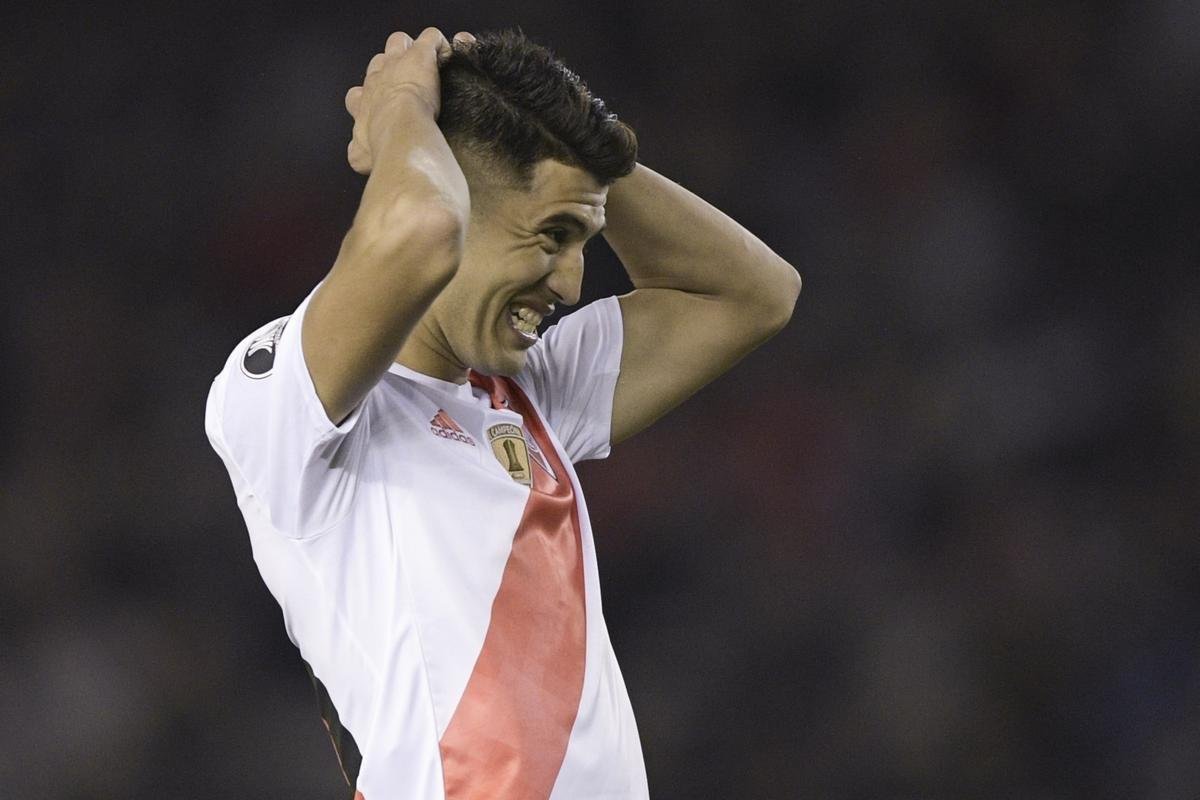 Fotos do primeiro tempo do duelo entre River Plate e Cruzeiro, no Monumental de Núñez, em Buenos Aires, pela ida das oitavas de final da Copa Libertadores