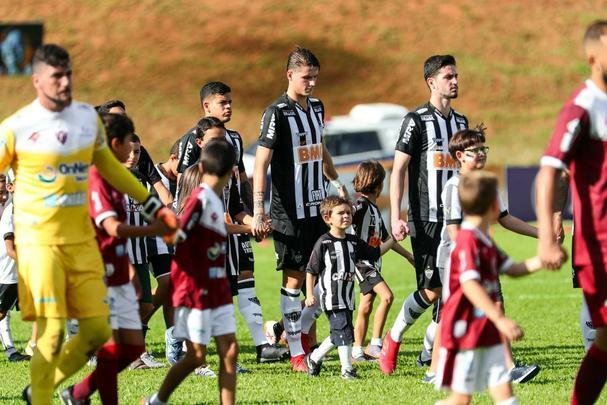Fotos do duelo entre Patrocinense e Atlético, em Patrocínio, pela nona rodada do Mineiro