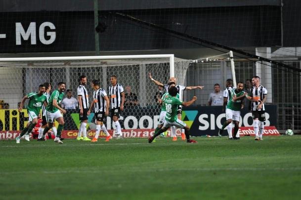 Fotos do jogo entre Atlético e Chapecoense, no Independência, pela 29ª rodada do Campeonato Brasileiro