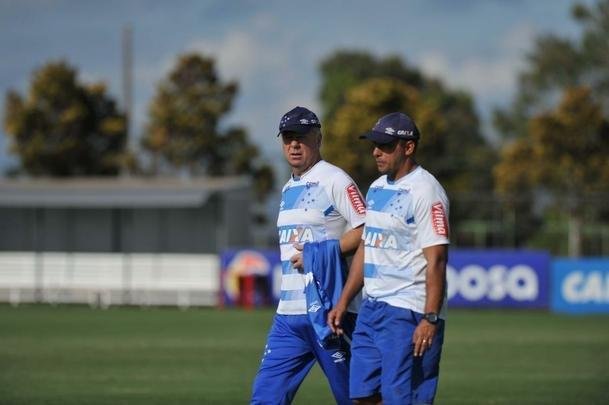 Jogadores do Cruzeiro trabalharam em tom descontrado na Toca da Raposa antes de final com Flamengo