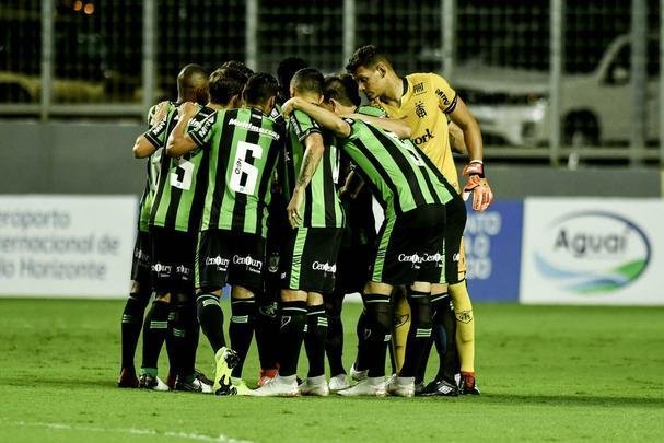Fotos do primeiro tempo do duelo entre Amrica e Guarani, no Independncia, pela 11 rodada do Mineiro