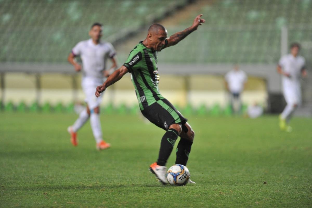 Amrica e Paran Clube se enfrentam pela 33 rodada da Srie B, no Horto