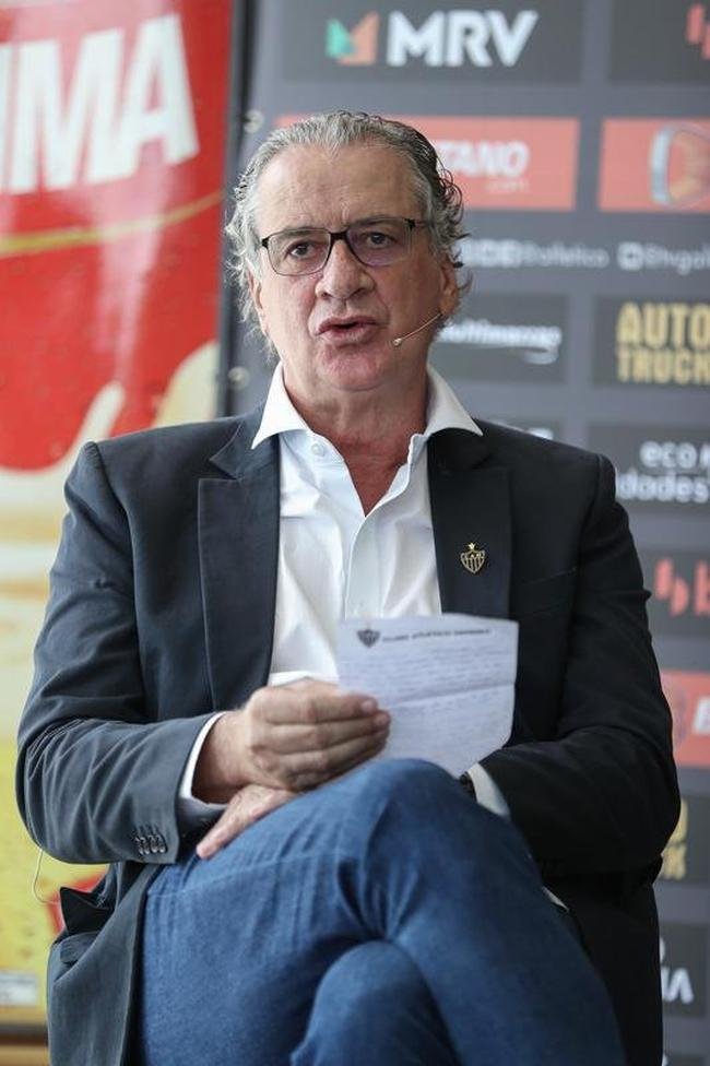 O tcnico argentino 'El Turco' Mohamed foi apresentado pelo Atltico nesta tera-feira (25/01) ao lado do presidente do clube, Srgio Coelho.