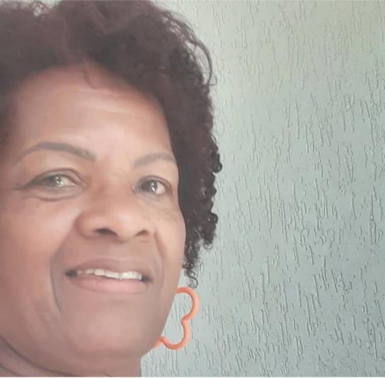 Zagueiro Ded, do Cruzeiro, postou foto da esposa e da me