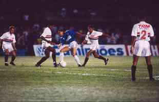 Ronaldo em ao durante jogo entre Cruzeiro e So Paulo em 1993