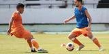 Jogadores do Santa Cruz treinaram no est�dio do Arruda, j� apresentando trabalhos com bola no gramado, sob a supervis�o do t�cnico Itamar Sch�lle. Todos os atletas e os membros da comiss�o t�cnica seguem submetidos �s medidas de afastamento social.