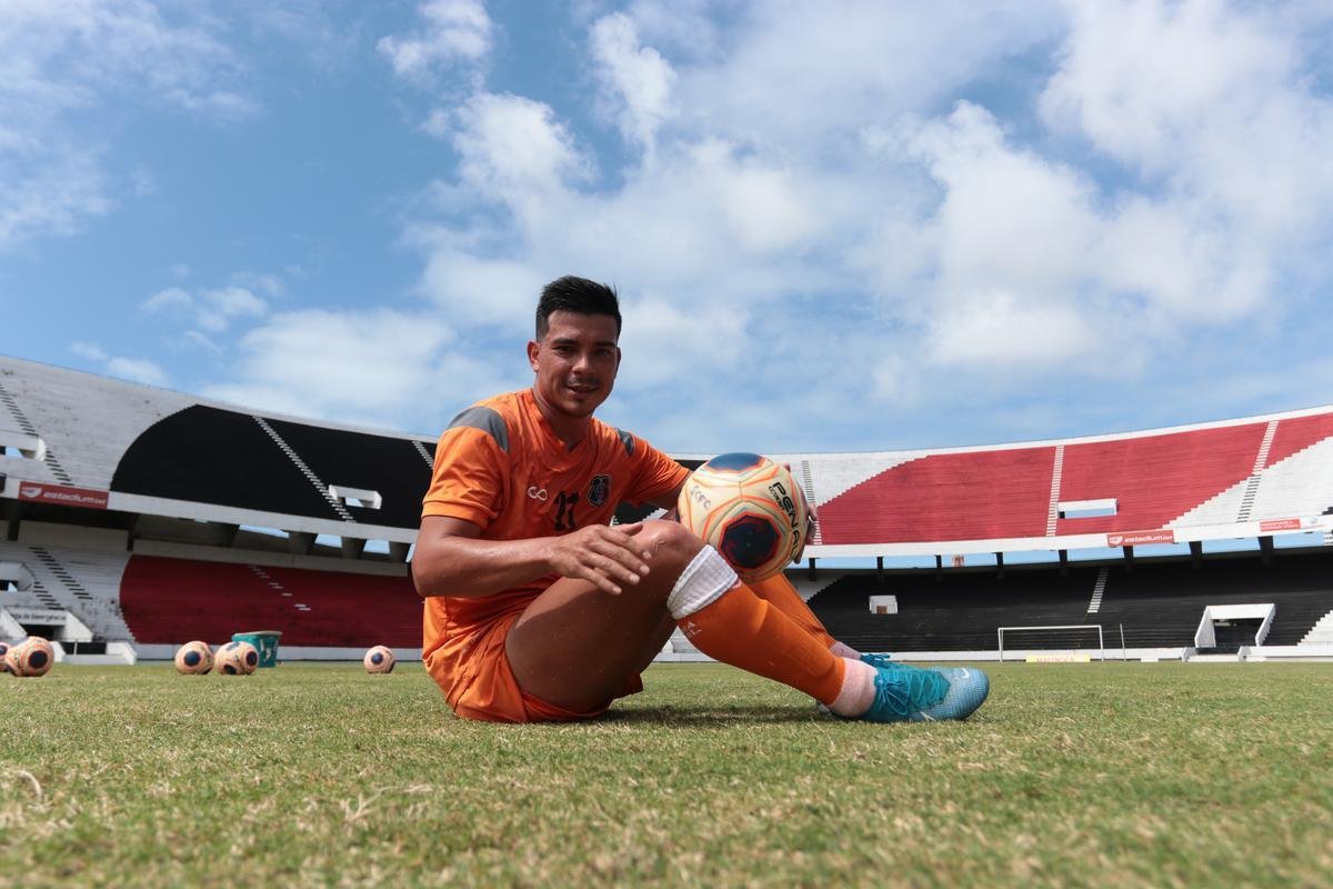 Jogadores do Santa Cruz treinaram no estádio do Arruda, já apresentando trabalhos com bola no gramado, sob a supervisão do técnico Itamar Schülle. Todos os atletas e os membros da comissão técnica seguem submetidos às medidas de afastamento social.