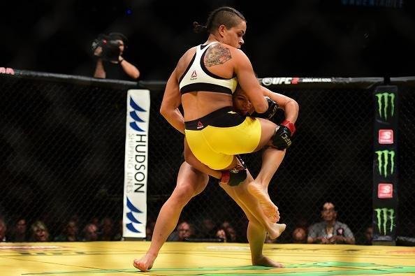 Fotos da grande vitória de Amanda Nunes pelo cinturão do UFC