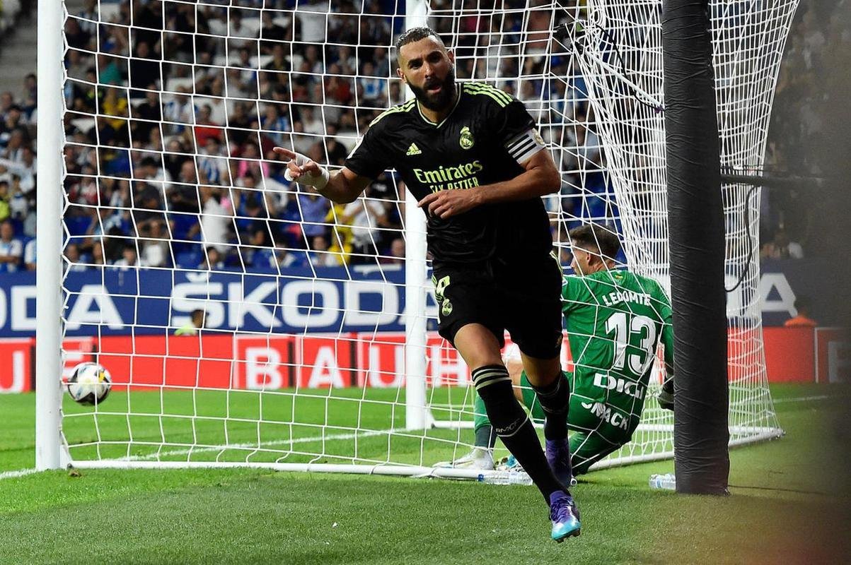 3 - Karim Benzema (Real Madrid) - Apontado como melhor jogador do mundo na atual temporada, o francs Karim Benzema est voando no Real Madrid. O atacante  apontado como terceiro favorito a artilharia da competio. As odds: 8.00 (Bet365), 8.14 (Pinnacle) e 10.00 (Betano).