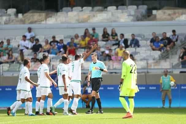 Portugal e Arglia empataram por 1 a 1 no Mineiro. Resultado fez os lusitanos avanarem s quartas de final em primeiro. Honduras passou em segundo. Surpreendentemente, Argentina est eliminada dos Jogos do Rio j na primeira fase do futebol masculino 