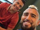 Vidal posta foto ao lado de Alexis Snchez e agita a torcida do Flamengo